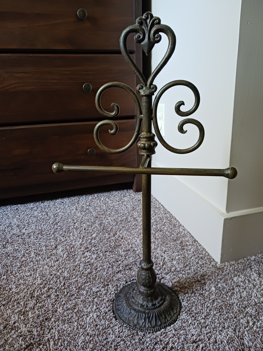 Vintage Victorian Cast Iron Hand Towel Holder. Free Standing Countertop Display